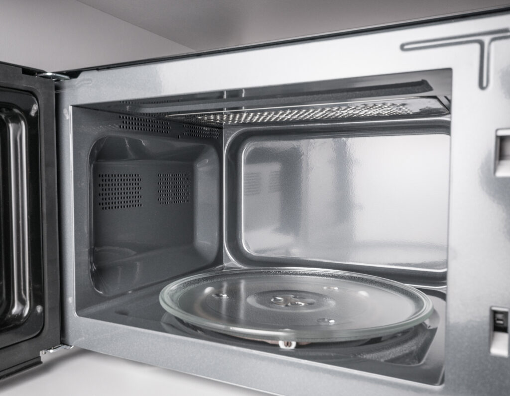 Clean microwave oven